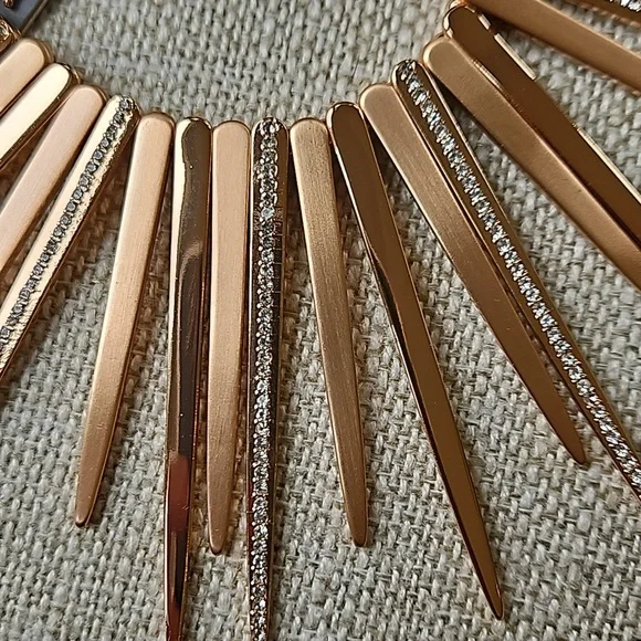 Babble Bar Necklace & Earrings - Picture 4 of 13